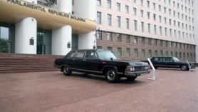 Parlamentul dă în chirie parcarea agenților economici din zonă. Propunerea lui Ceban de a fi publică, irealizabilă